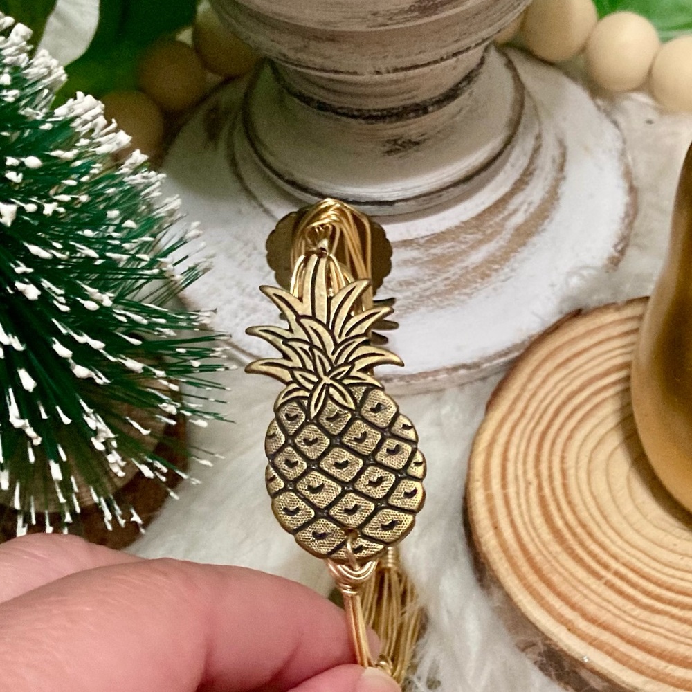 🍍Gold tone wire wrapped Pineapple bangle bracelet - Picture 2 of 8